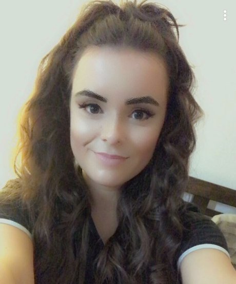 小柄なBBC OnlyFans ホット裸 画像