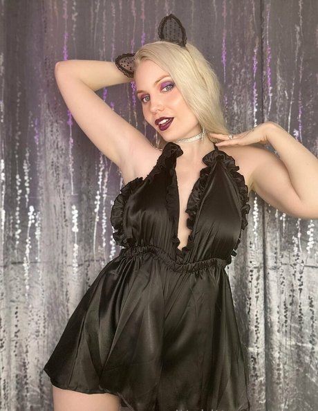 かわいい巨乳OnlyFans アートヌード 写真