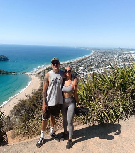 ellaredmond スター 裸 画像