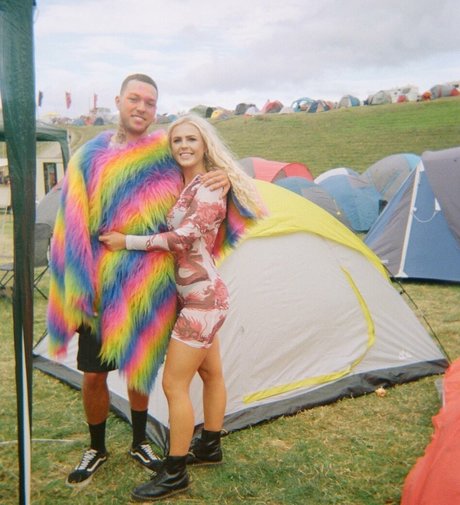 ellaredmond 裸の女優 ギャラリー