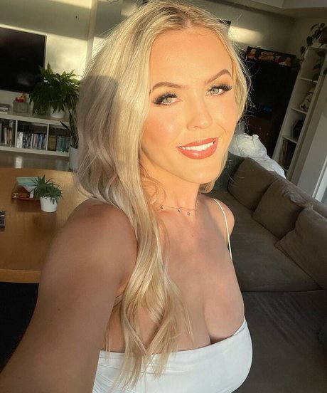 ellaredmond 美しいポルノスター 写真