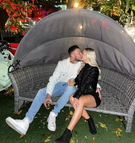 ellaredmond エロティックなスター 画像