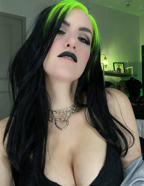 細身の巨乳OnlyFans ポルノ ギャラリー