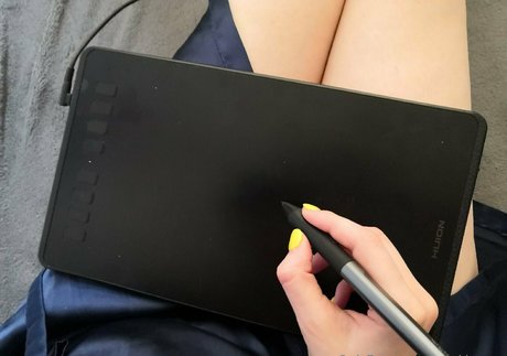 若いティーンのOnlyFans ヌード ギャラリー