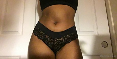 大きな黒いお尻のOnlyFans アートヌード 写真