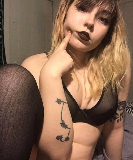 beelzebubsuwu HDポルノスター ギャラリー