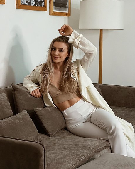 Morena Beltran xxxモデル 写真