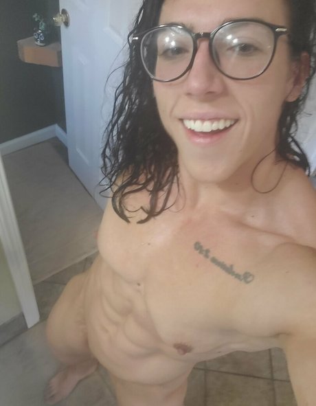 ぽっちゃりブロンドOnlyFans ヌード 写真