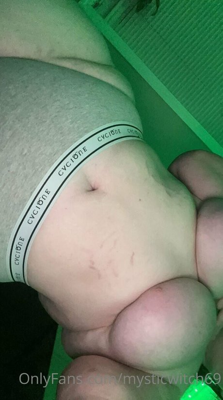 mysticwitch69 セクシーなポルノスター 写真