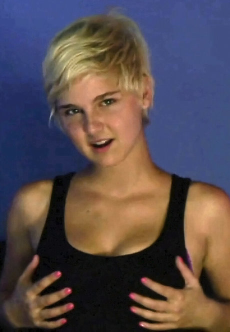 Chloe Camilla 可愛い女優 写真