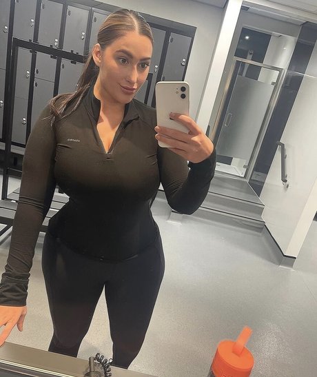 Kirstie V HDスター 画像