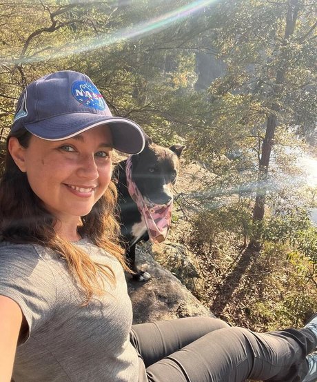 金髪の小柄なOnlyFans アートヌード 写真