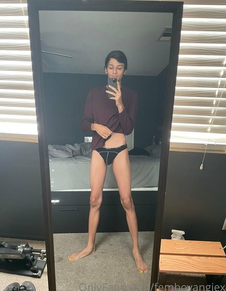 femboyangiesfeet 裸モデル 画像