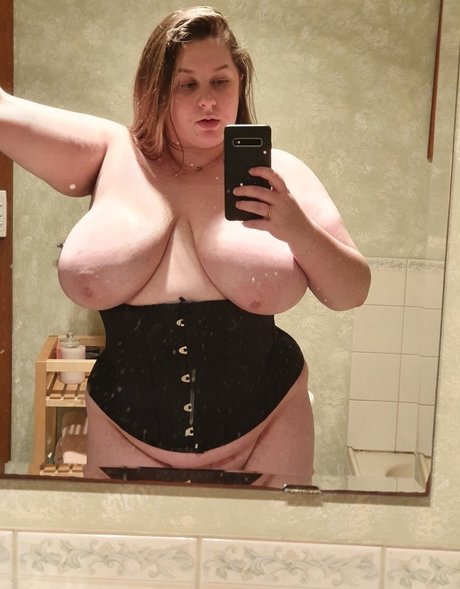 confusedboobs スター ヌード 写真