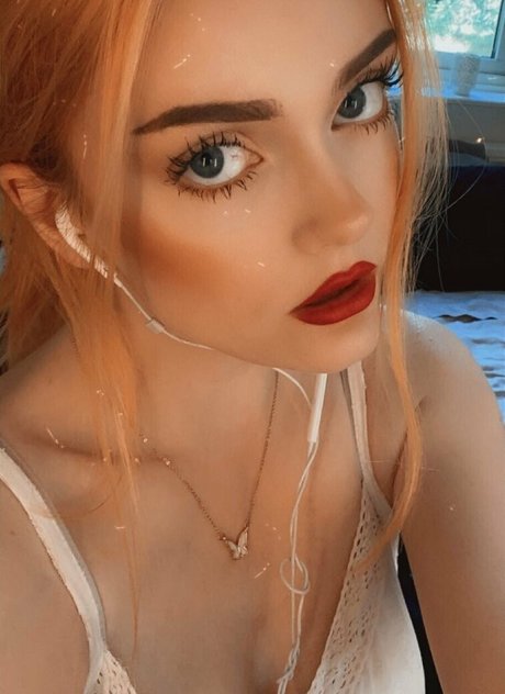 デカ尻ジーンズ OnlyFans セクシーヌード 写真