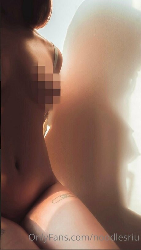 noodlesriu ポルノスター アダルト 写真