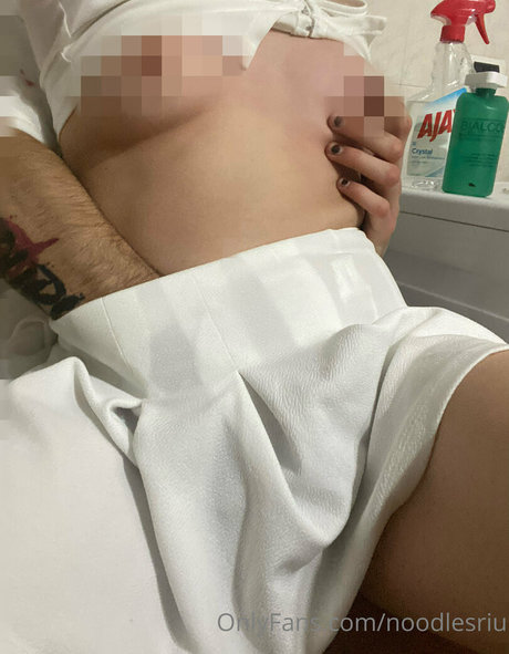 noodlesriu モデル 画像