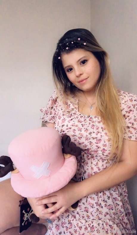 アジア人のタトゥー OnlyFans ホットxxx 画像