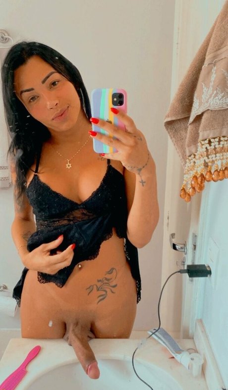 Emanuelle Amaral ヌードスター アーカイブ