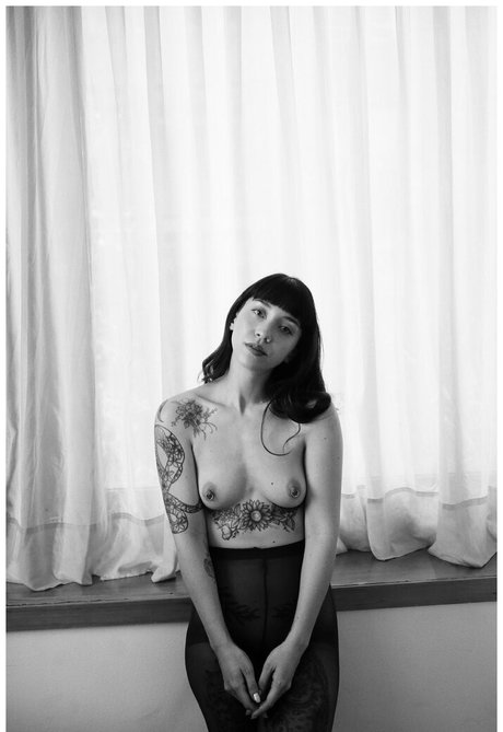 Asami Suicide ポルノスター 美しい ギャラリー