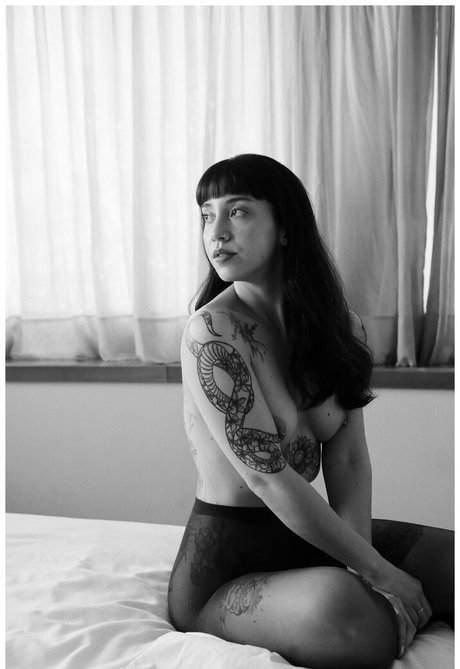 Asami Suicide セックスポルノスター 写真