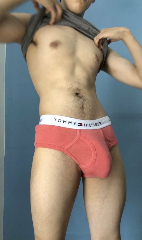 金髪ストリップOnlyFans 無料セクシー 写真