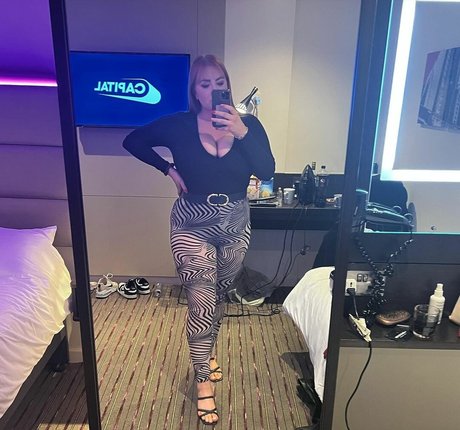 Lucy Whittingham ポルノスター ヌード 写真