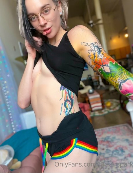 曲線美の熟女OnlyFans アートポルノ 画像