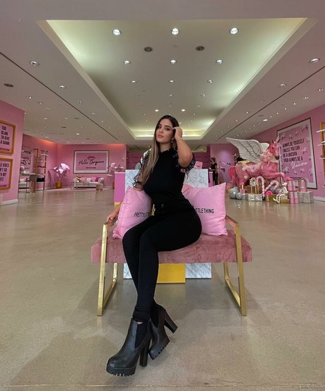 Rosalie Verte top profile image