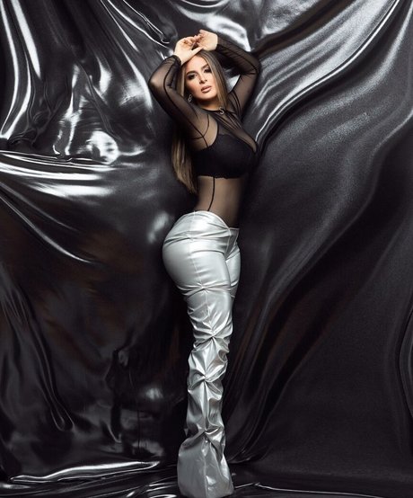 Rosalie Verte エロティックなポルノスター ギャラリー