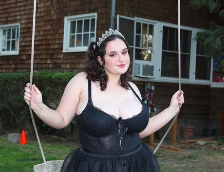 Alida Roos top profile image