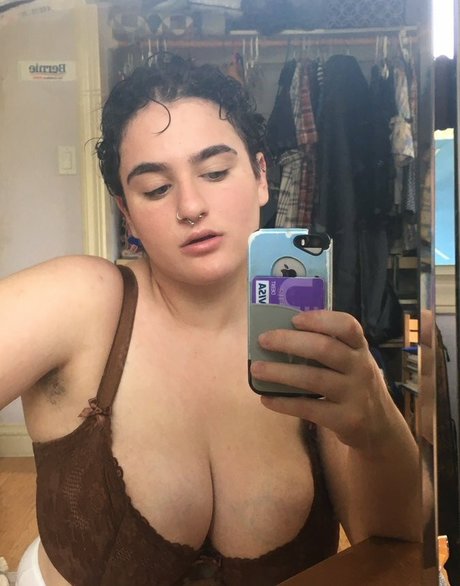 Alida Roos ヌードモデル 画像