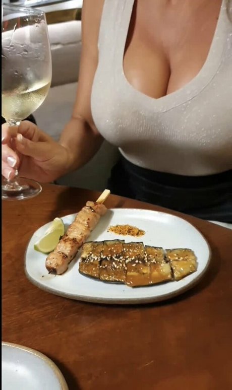 Omnimundi アダルトスター ギャラリー