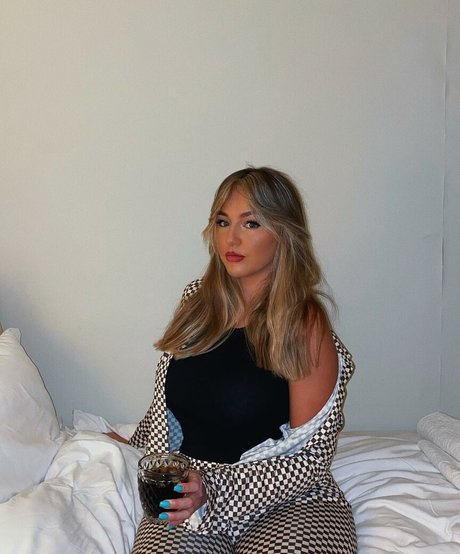 アジア人トゥインクOnlyFans セクシー裸 画像