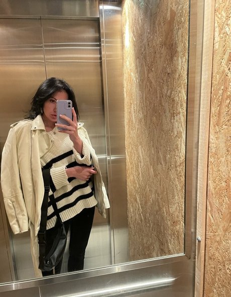 曲線美の黒檀OnlyFans ヌード 画像