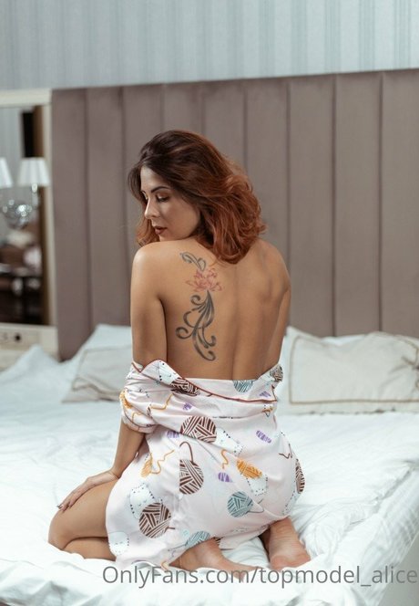 かわいい巨乳OnlyFans アートヌード 画像