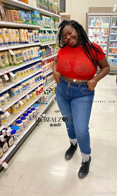 therealzoey HDポルノスター 写真