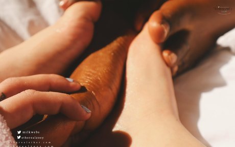 therealzoey HDモデル 画像