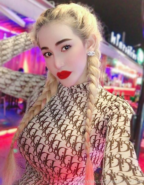 valentinats4m 裸の女優 写真