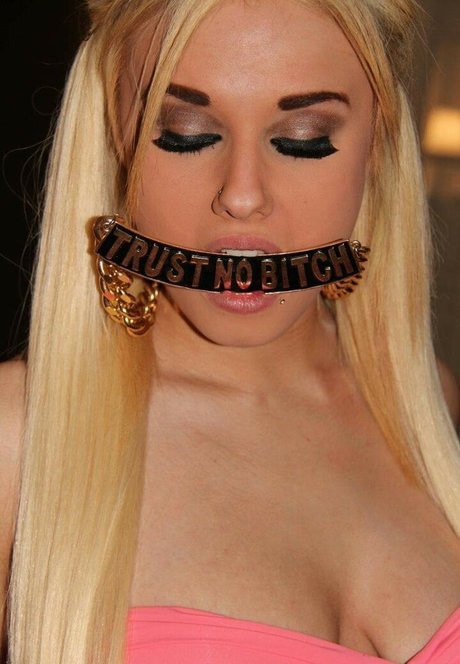 刑務所のOnlyFans ホットセクシー 写真