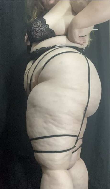 fatassgoddess ポルノスター 写真