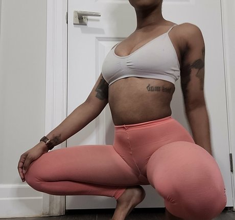 おばあちゃんの巨乳OnlyFans HD 画像