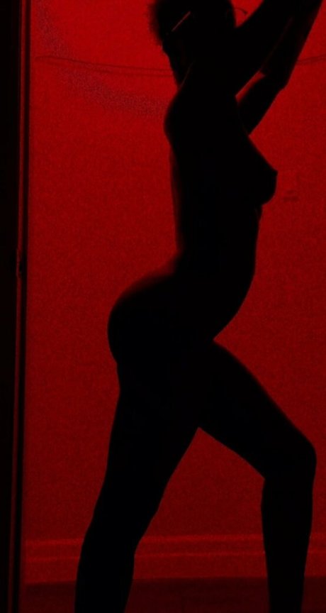 ブロンドオンリーファン セクシー裸 写真