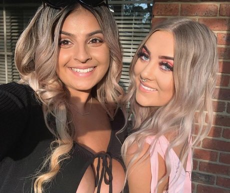 姉妹のOnlyFans アートポルノ ギャラリー