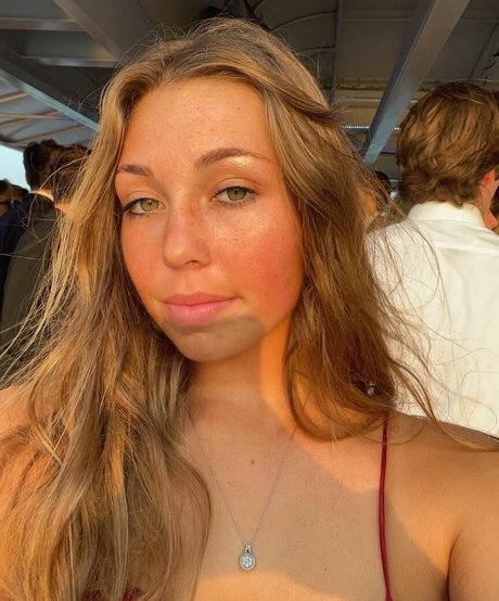 Makenna Adams ポルノスター 高品質 画像