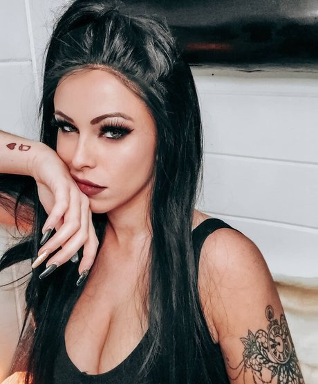 Madison Agnew xxx女優 写真