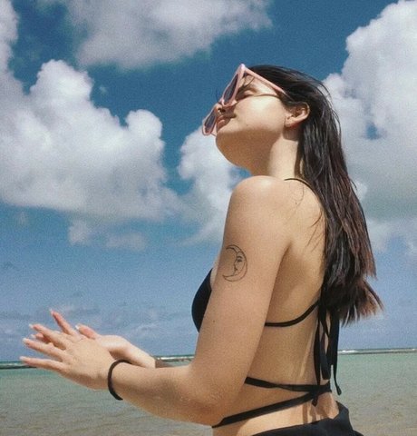 大学のOnlyFans アートヌード ギャラリー