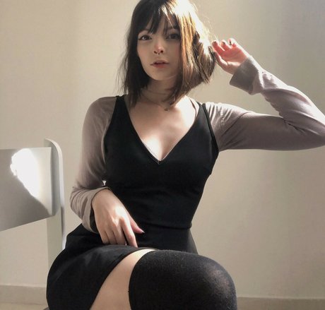 客室乗務員 OnlyFans 無料セックス 写真