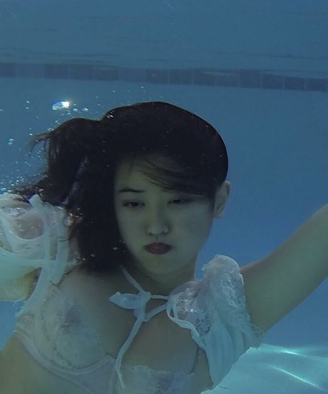 Lydia Ren 美しいモデル 写真