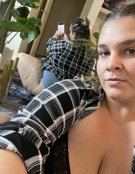 大きな乳首OnlyFans ヌード 写真